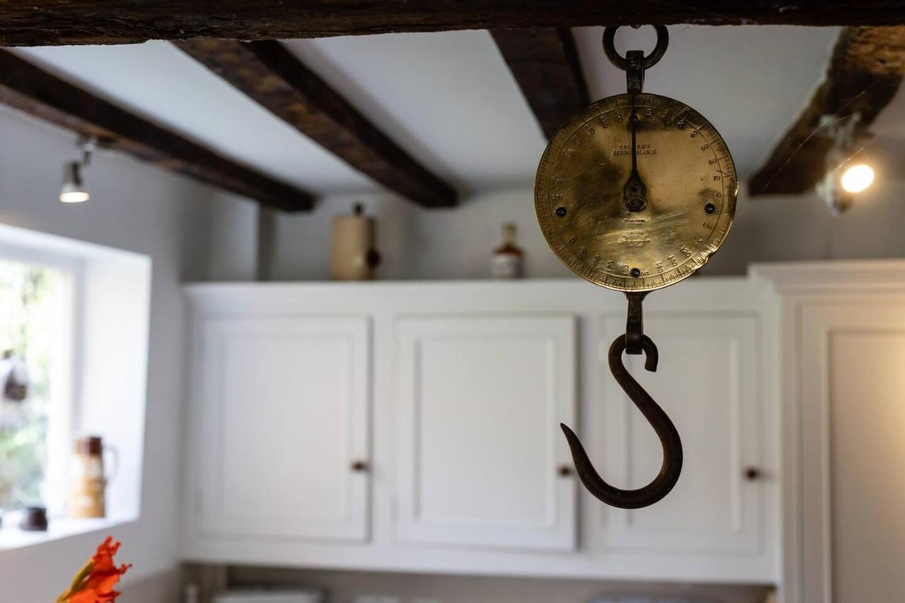 Pass The Keys Magical Period House In The Heart Of Ludlow Exterior photo